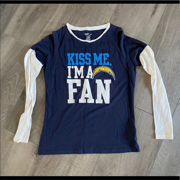 Reebok NFL Los Angeles Chargers 'Kiss Me I'm A Chargers Fan' Long Sleeve - Picture 2 of 5
